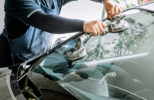 5 Long-Term Benefits of Professional Auto Glass Repairs